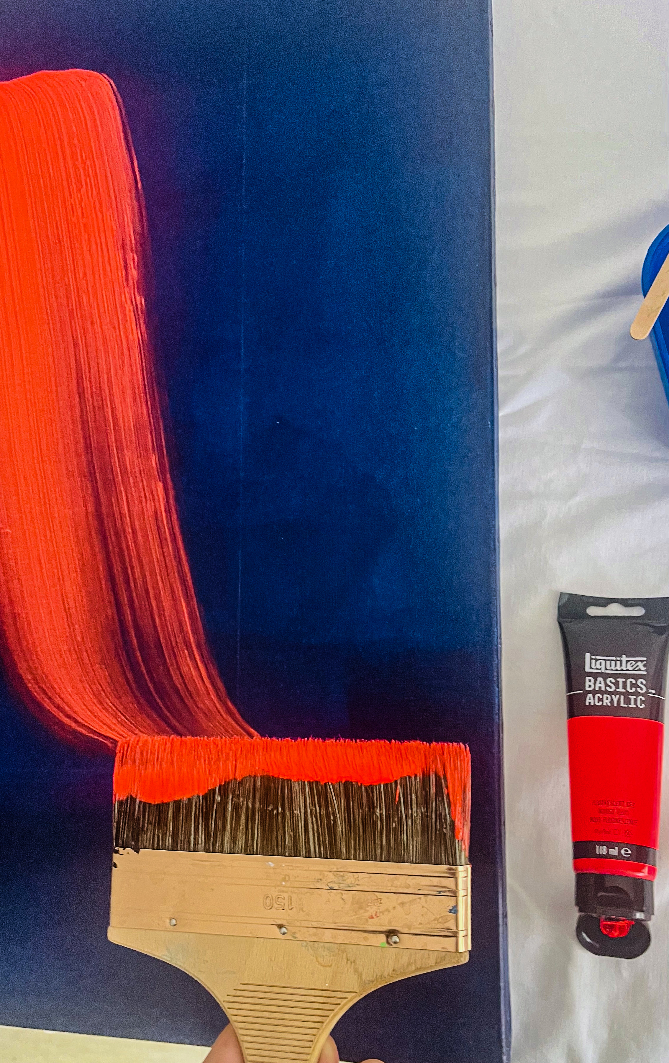 Atelier — geste et lumière, pinceau large