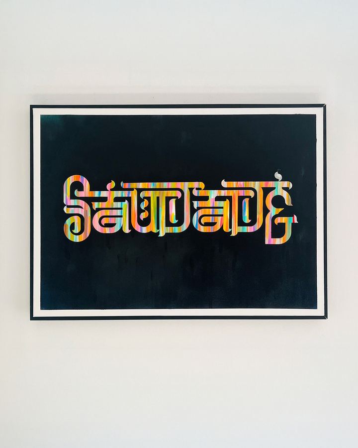 Compositio — Saudade (toile), marqueur en pochoir sur toile coton, 80 × 60 cm, 2023